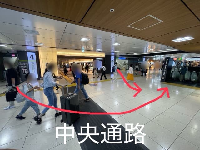 山手線→中央通路→エスカレーター