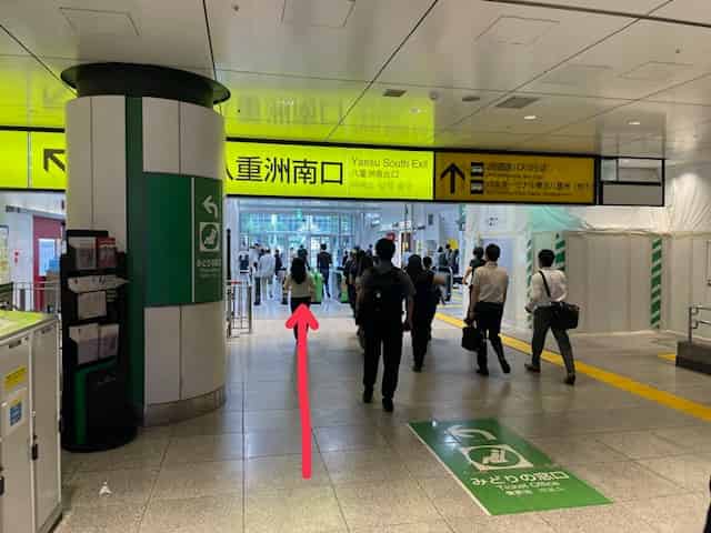 八重洲南口に到着