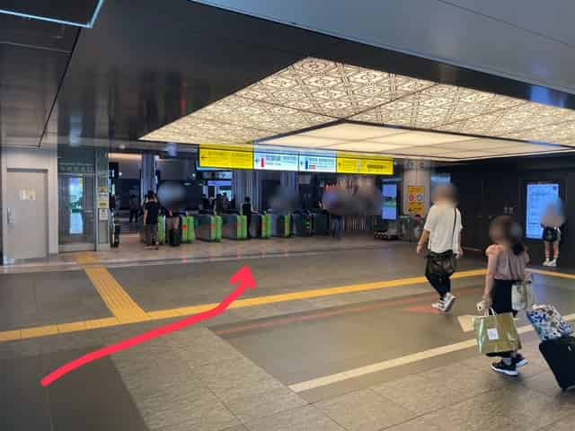 丸の内北口に到着